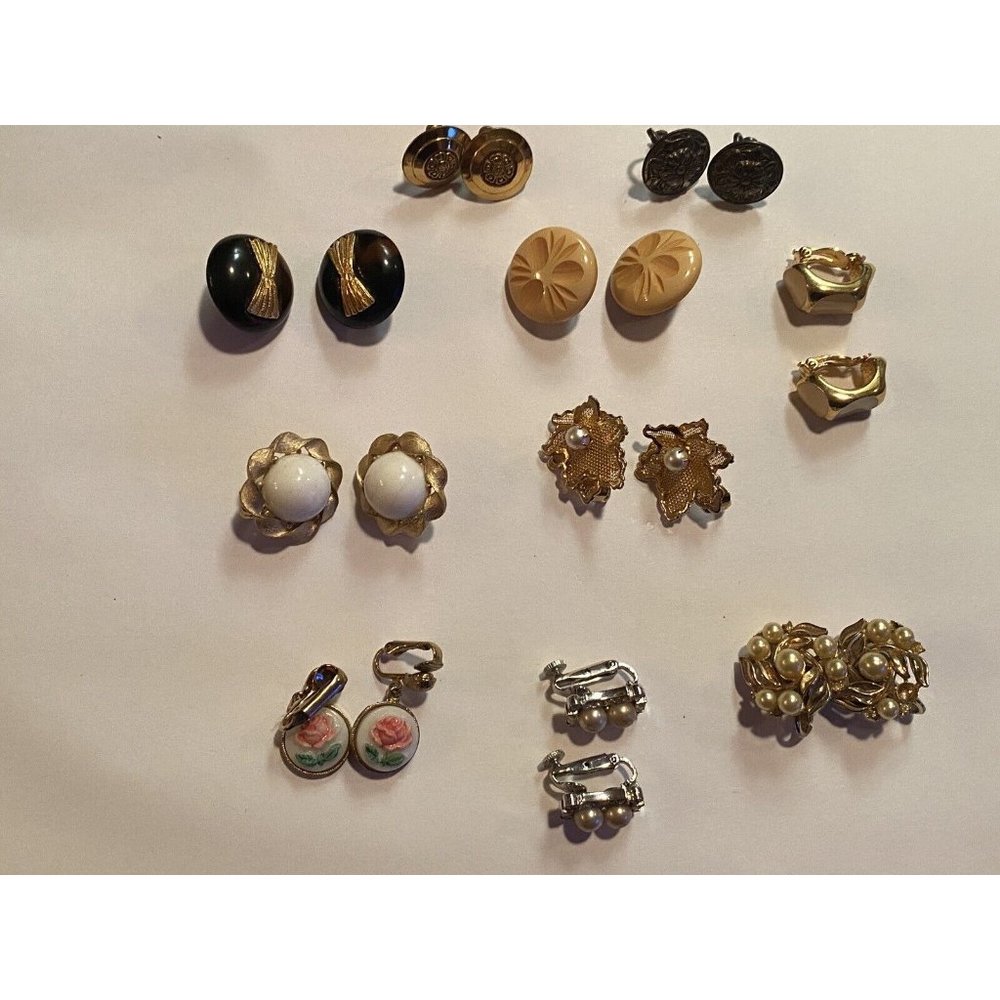 Lot Of 10 Women’s Clip On Earrings Screw Baxk Multi Color Sets Vintage
